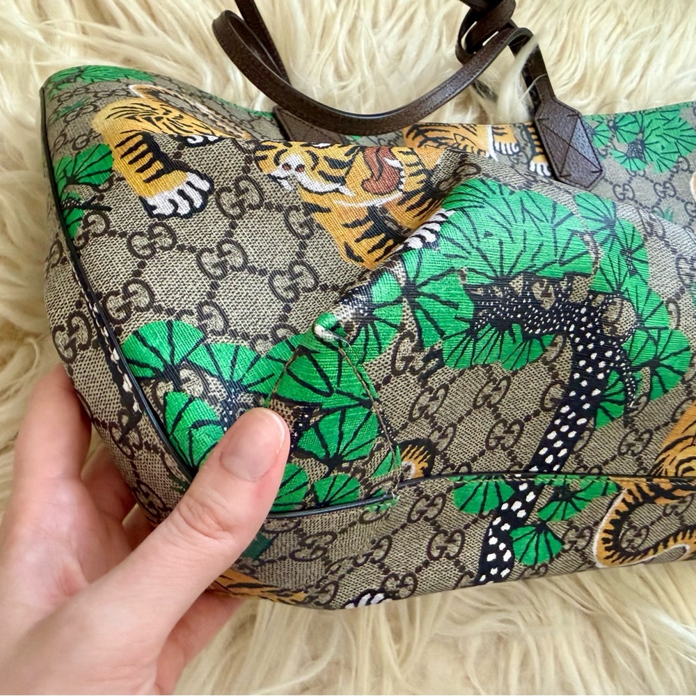 Gucci Bengal Tiger GG Supreme Tote Bag - Picture 6 of 14